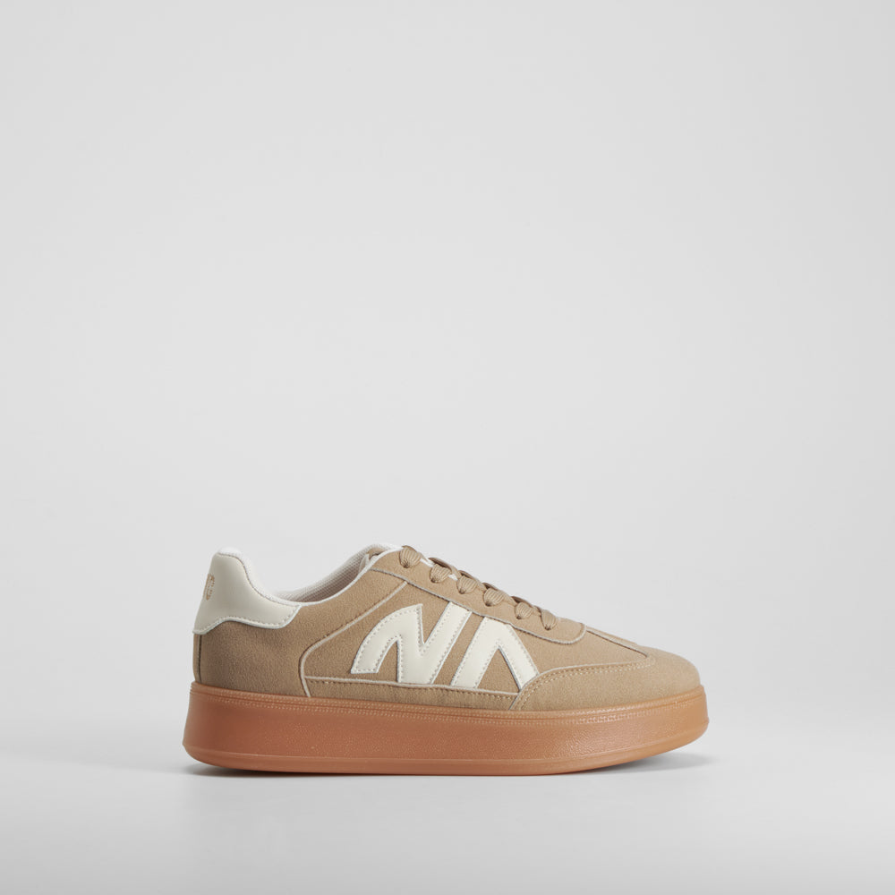 Sneaker retro suela caramelo beige NYC