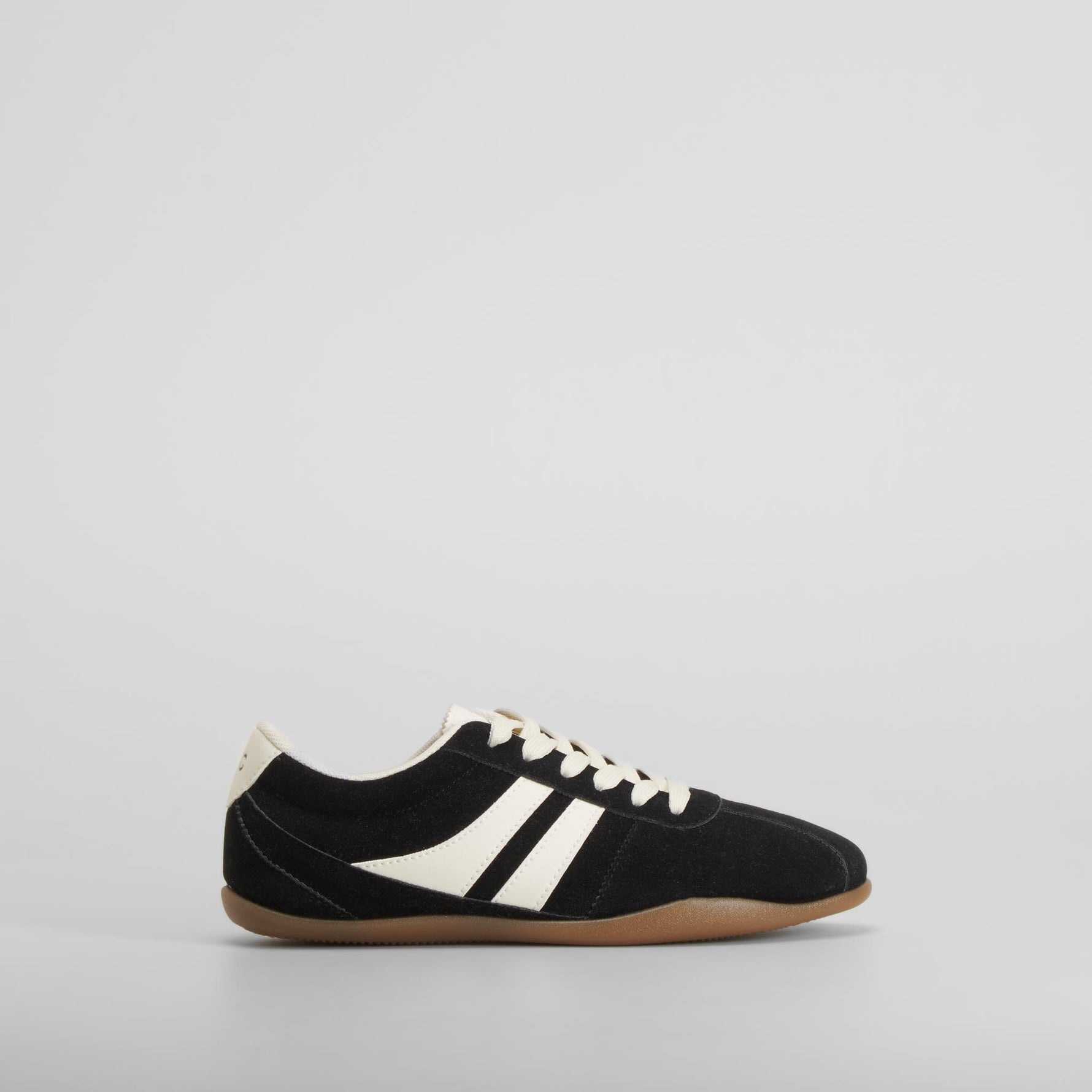 Sneaker caramelo color negro NYC