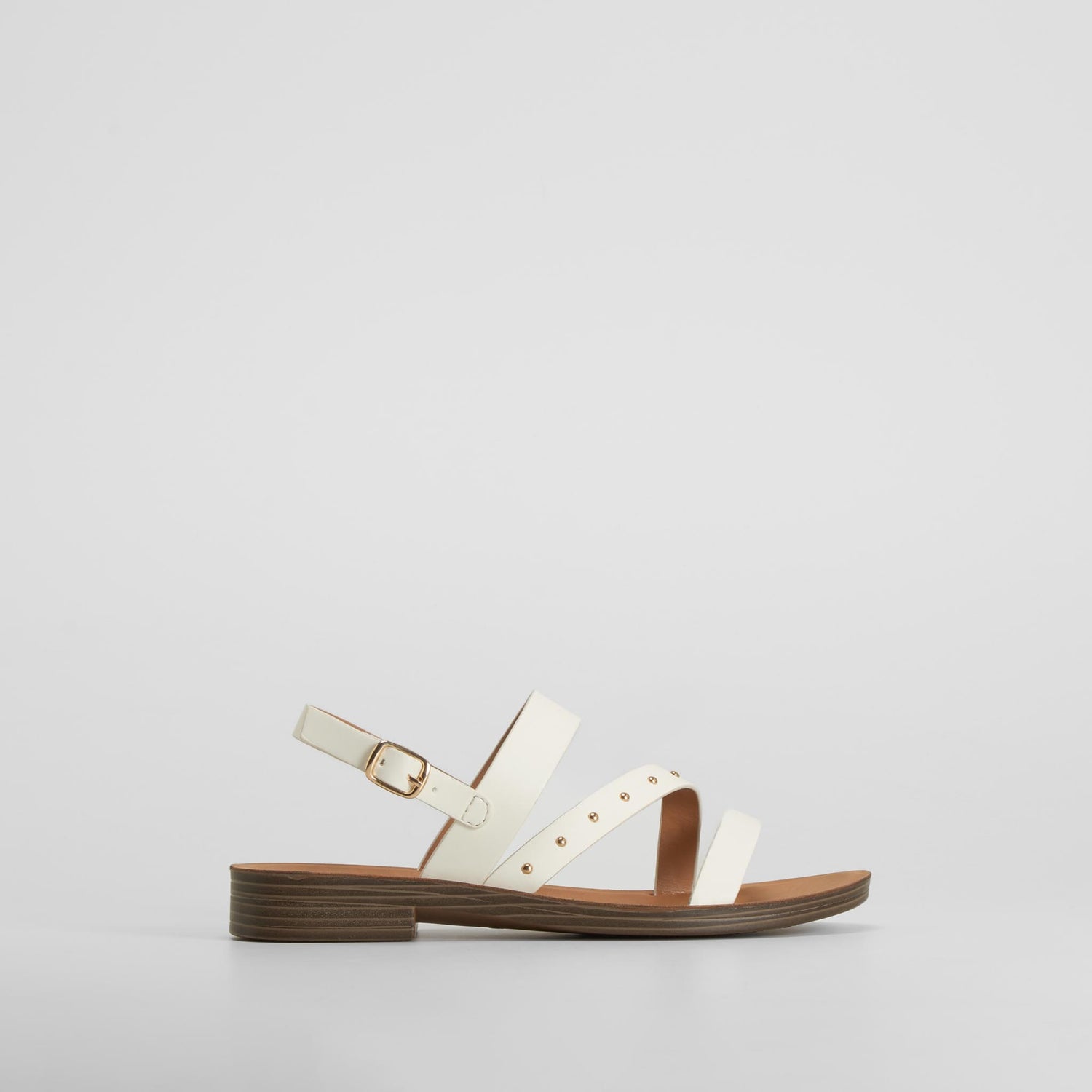 Sandalia plana tachas blanca NYC