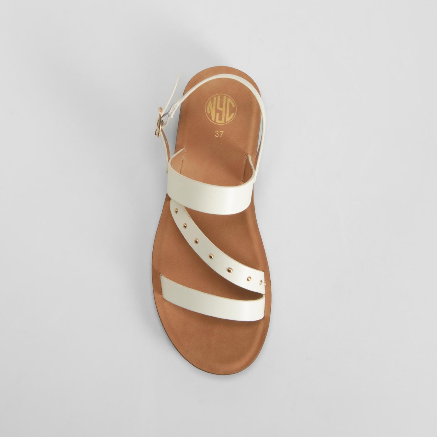 Sandalia plana tachas blanca NYC