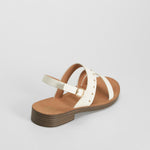Sandalia plana tachas blanca NYC