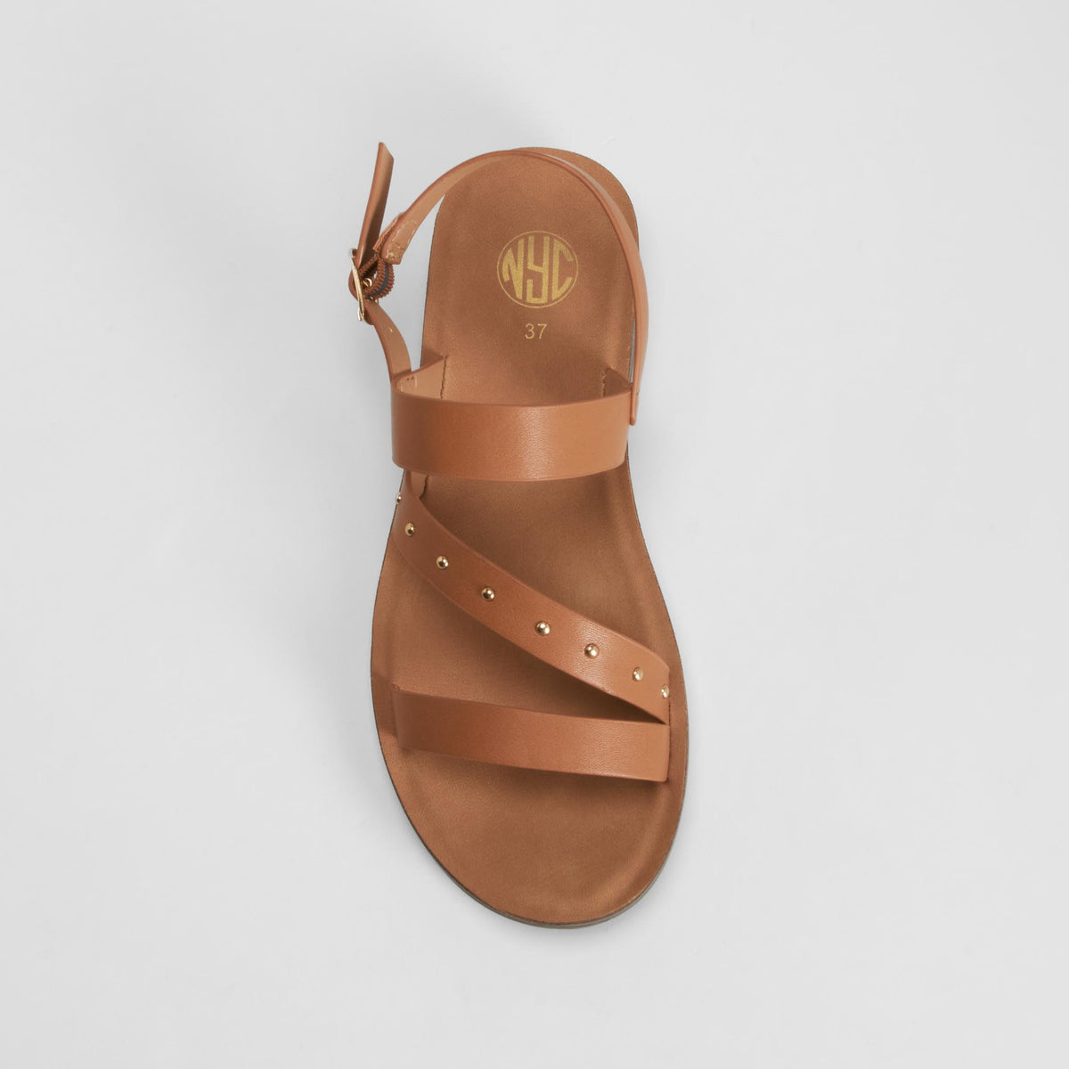 Sandalia plana tachas tiras marrón NYC