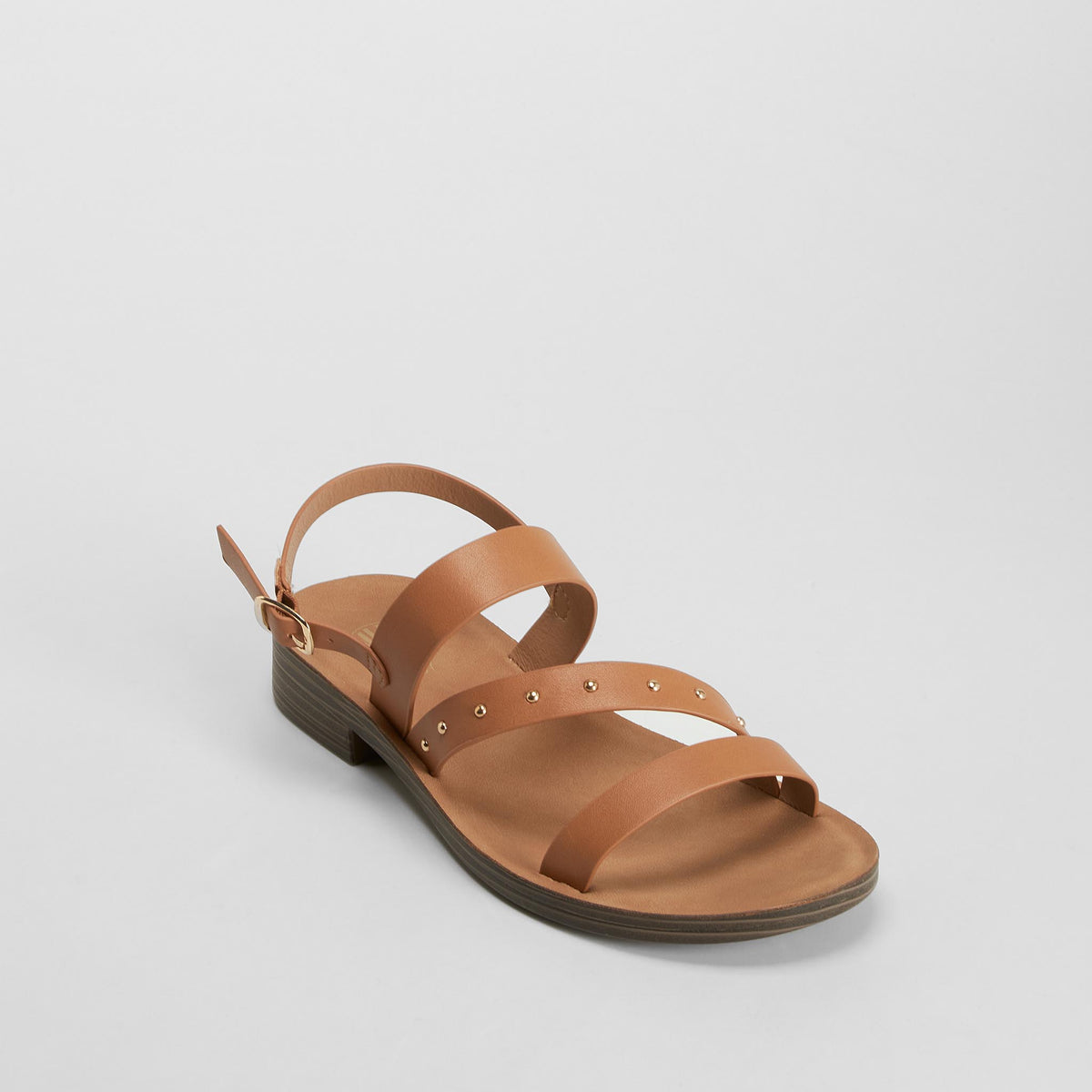 Sandalia plana tachas tiras marrón NYC