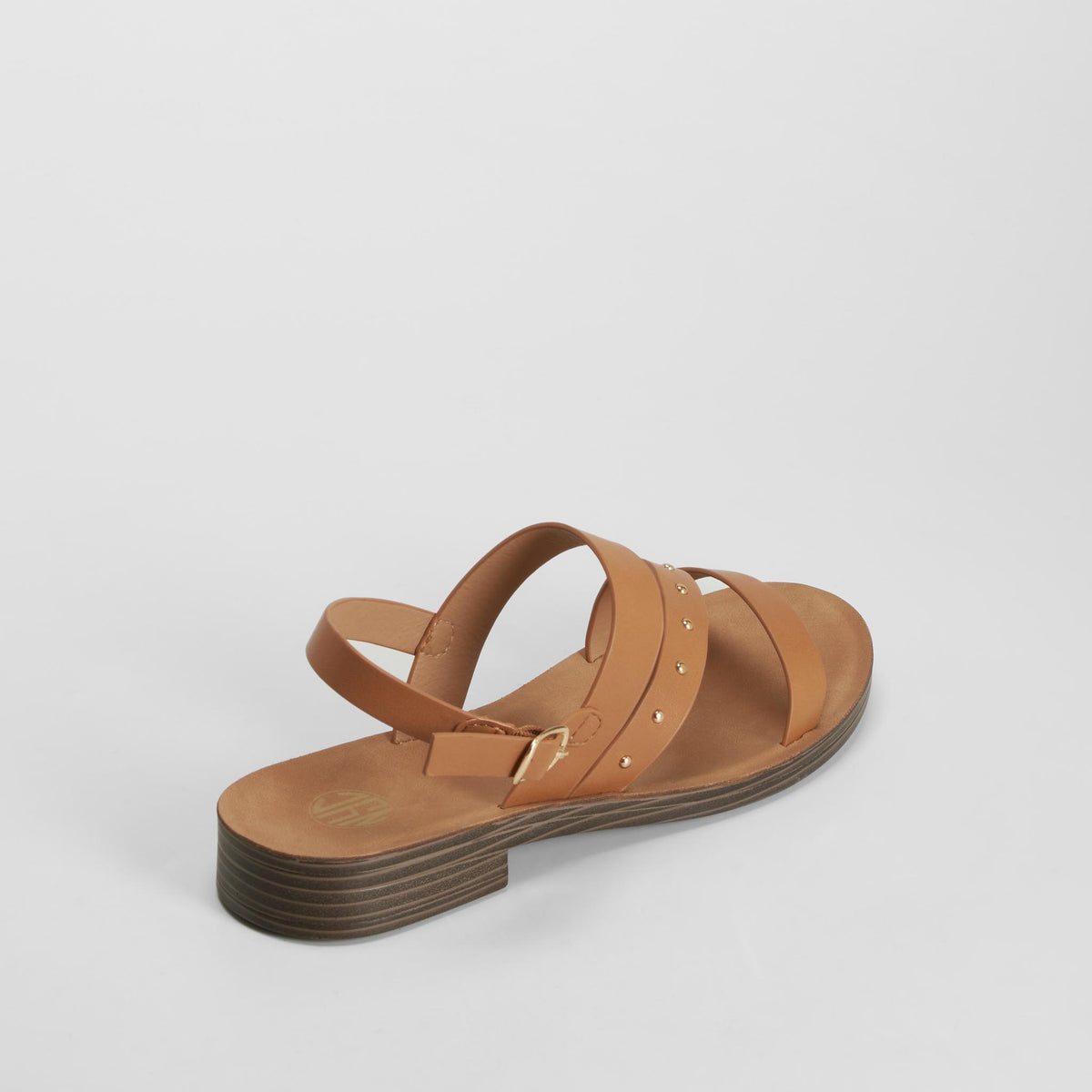 Sandalia plana tachas tiras marrón NYC