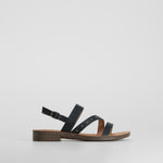 Sandalia plana tiras tachuelas negra NYC