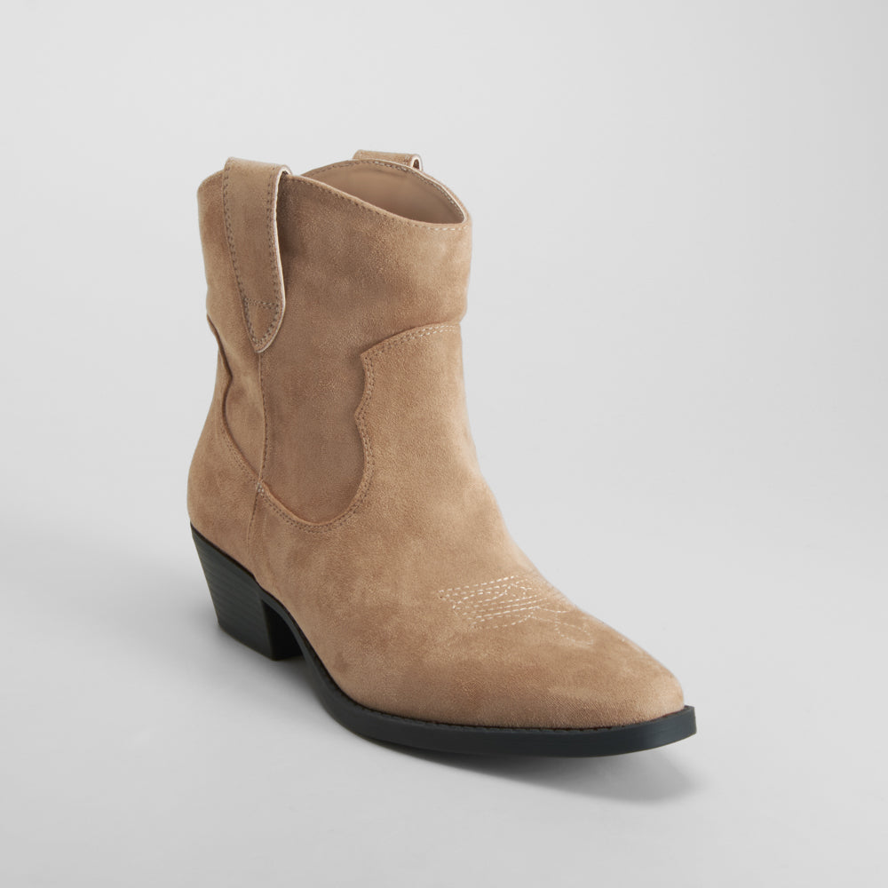 Botín tacón bajo campero beige NYC