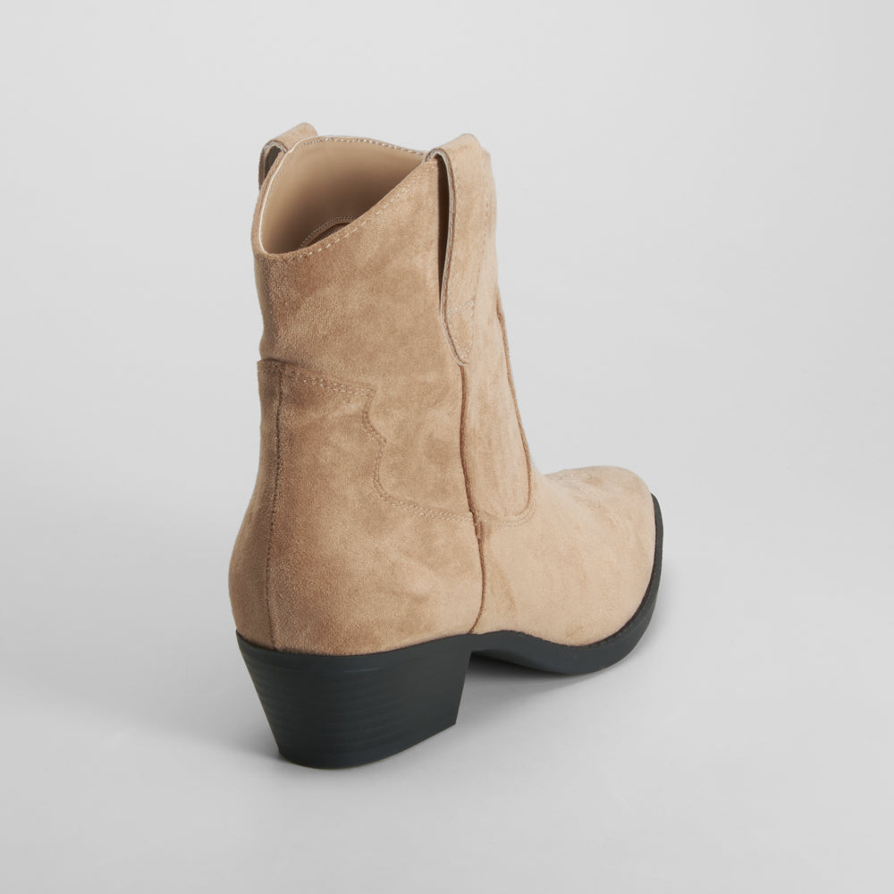 Botín tacón bajo campero beige NYC