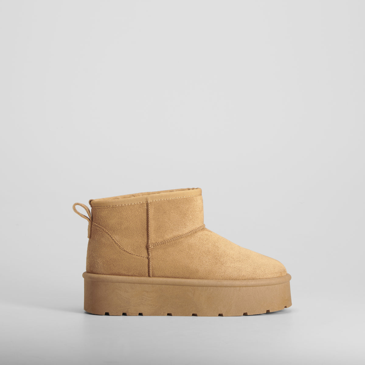 Botín australiano plataforma beige NYC