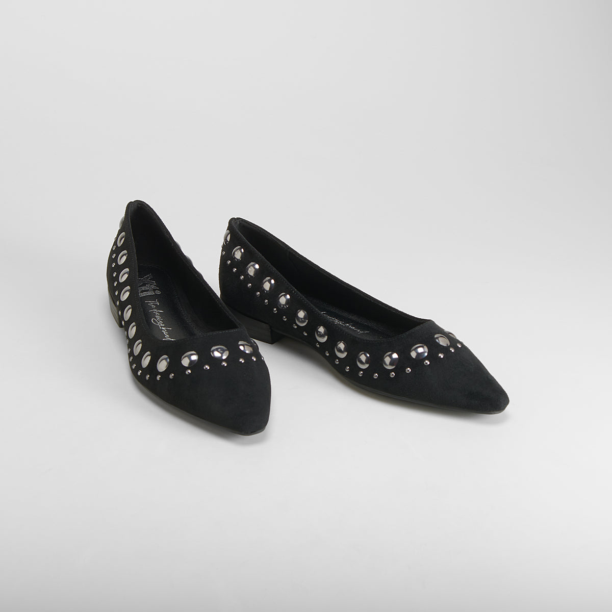 Bailarina tachuelas negra XTI