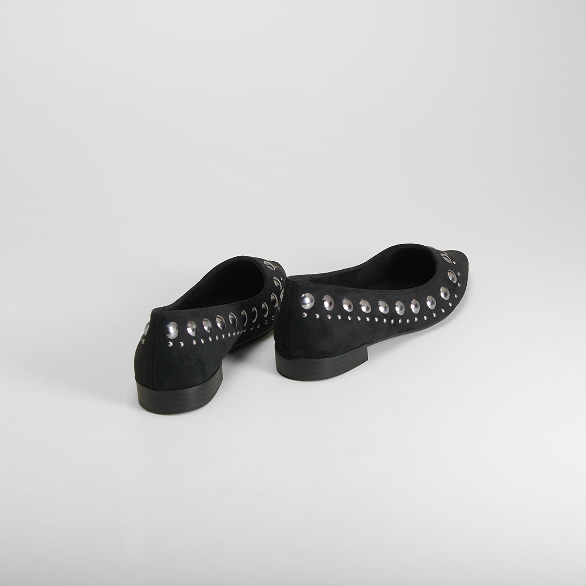 Bailarina tachuelas negra XTI
