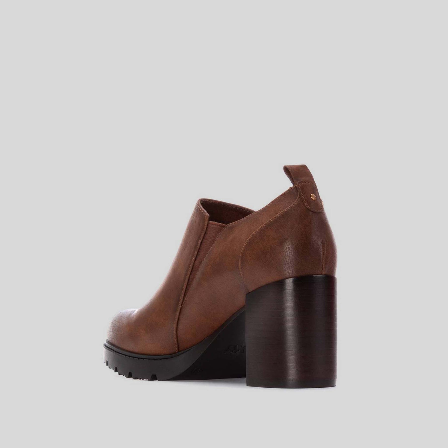 Zapato tacón alto cremallera marrón XTI