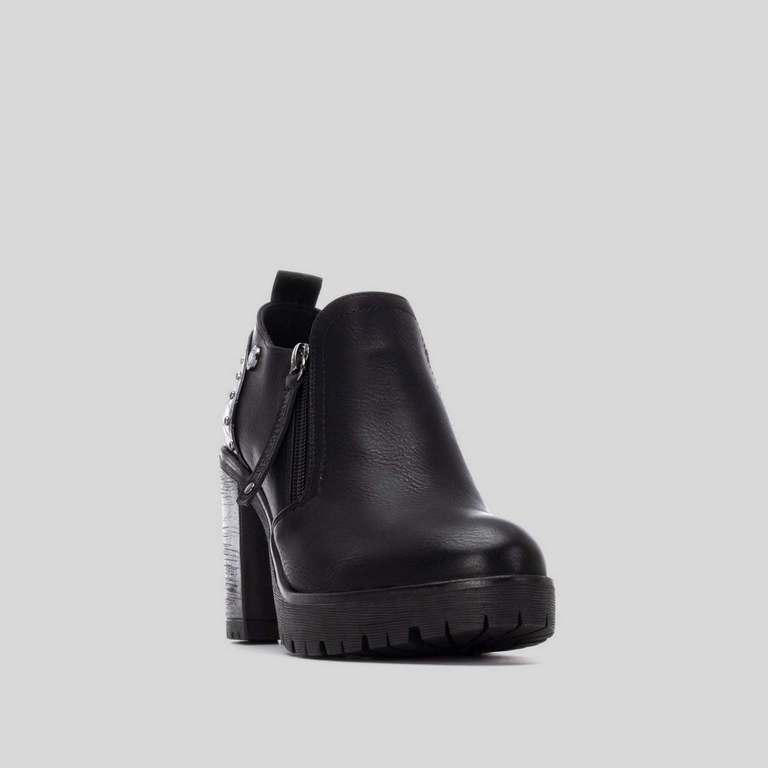 Zapato tacón alto tachas negro REFRESH