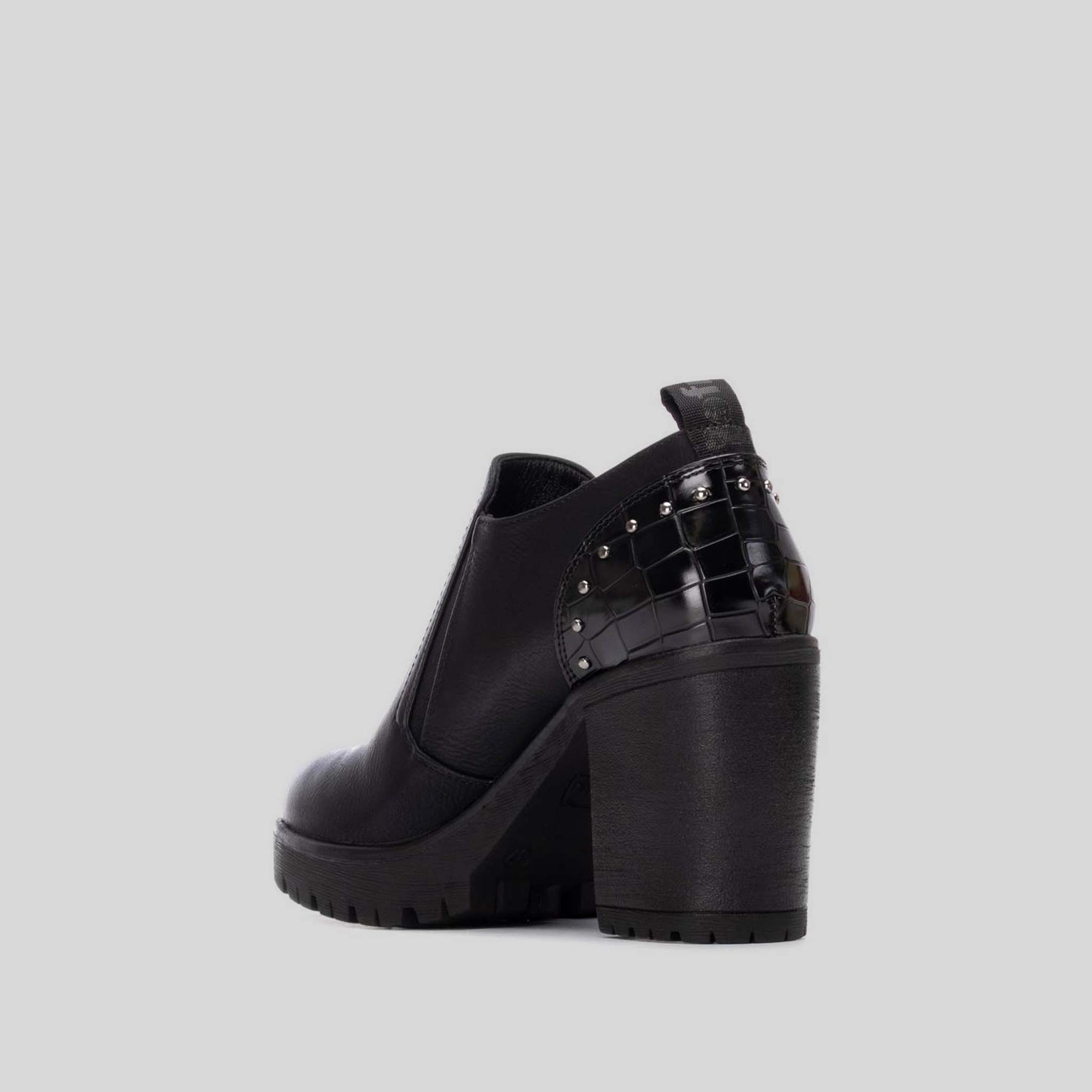 Zapato tacón alto tachas negro REFRESH
