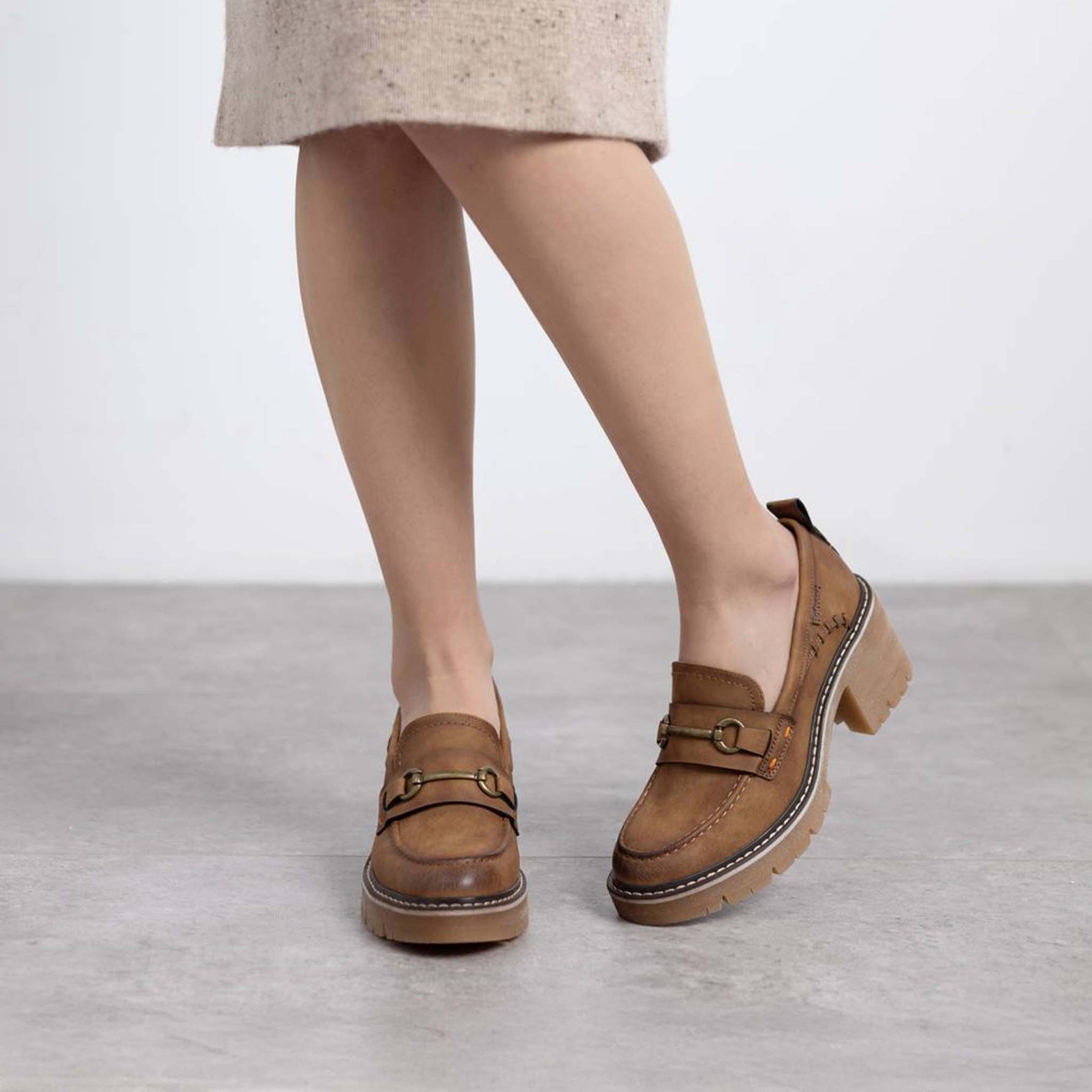 Mocasín tacón ancho marrón REFRESH