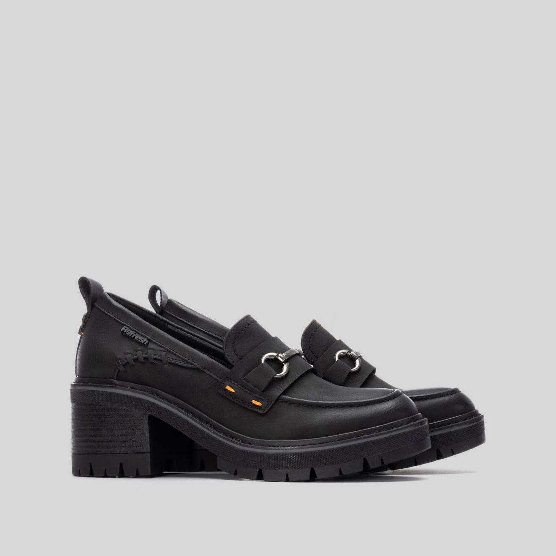 Mocasín tacón ancho negro REFRESH