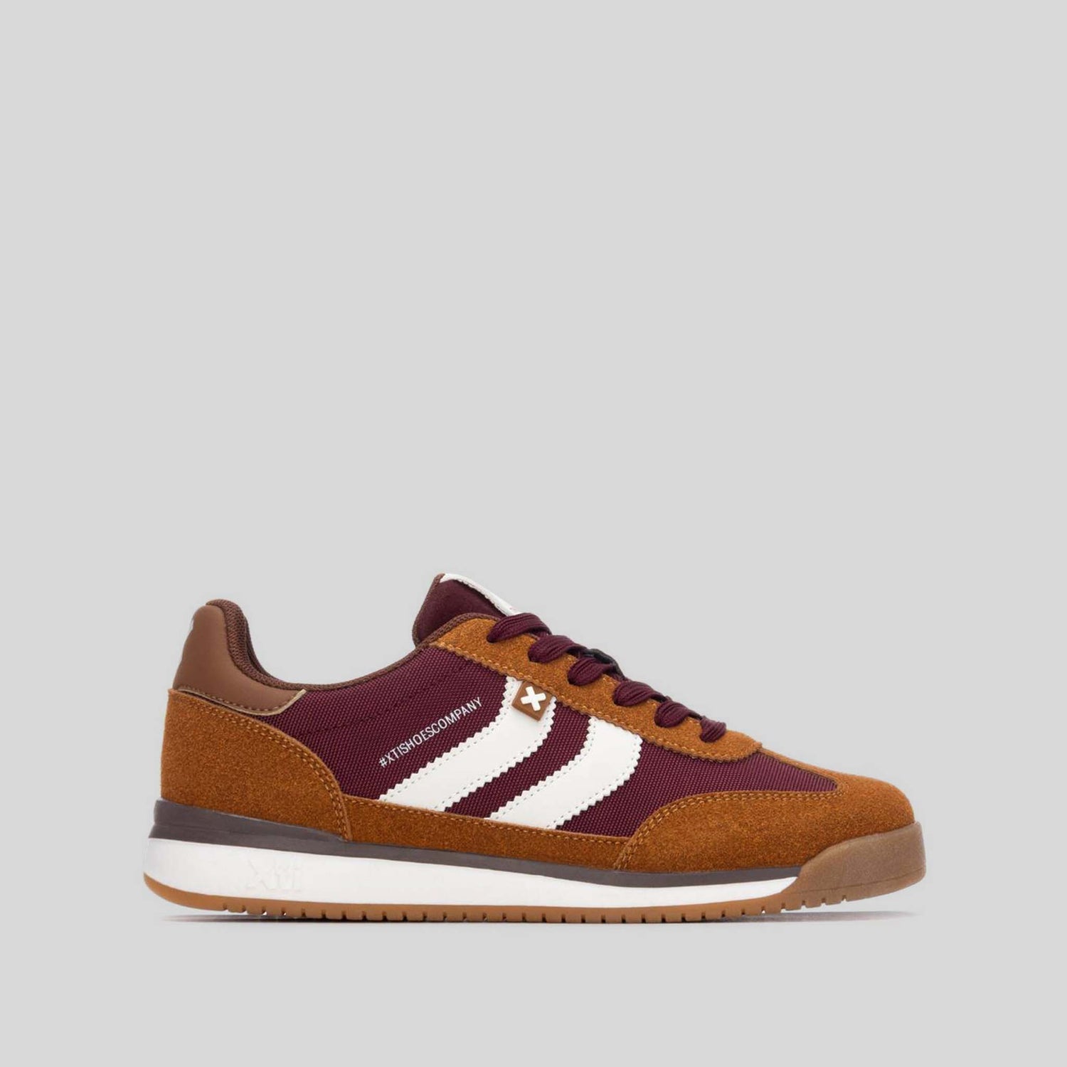 Zapatilla sneaker retro marrón XTI