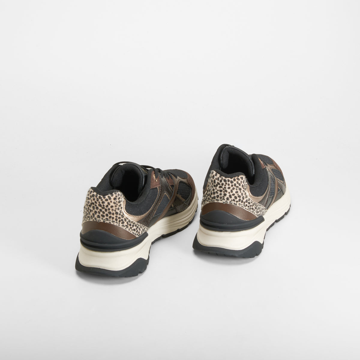 Zapatilla sneaker cuña cordones marrón XTI