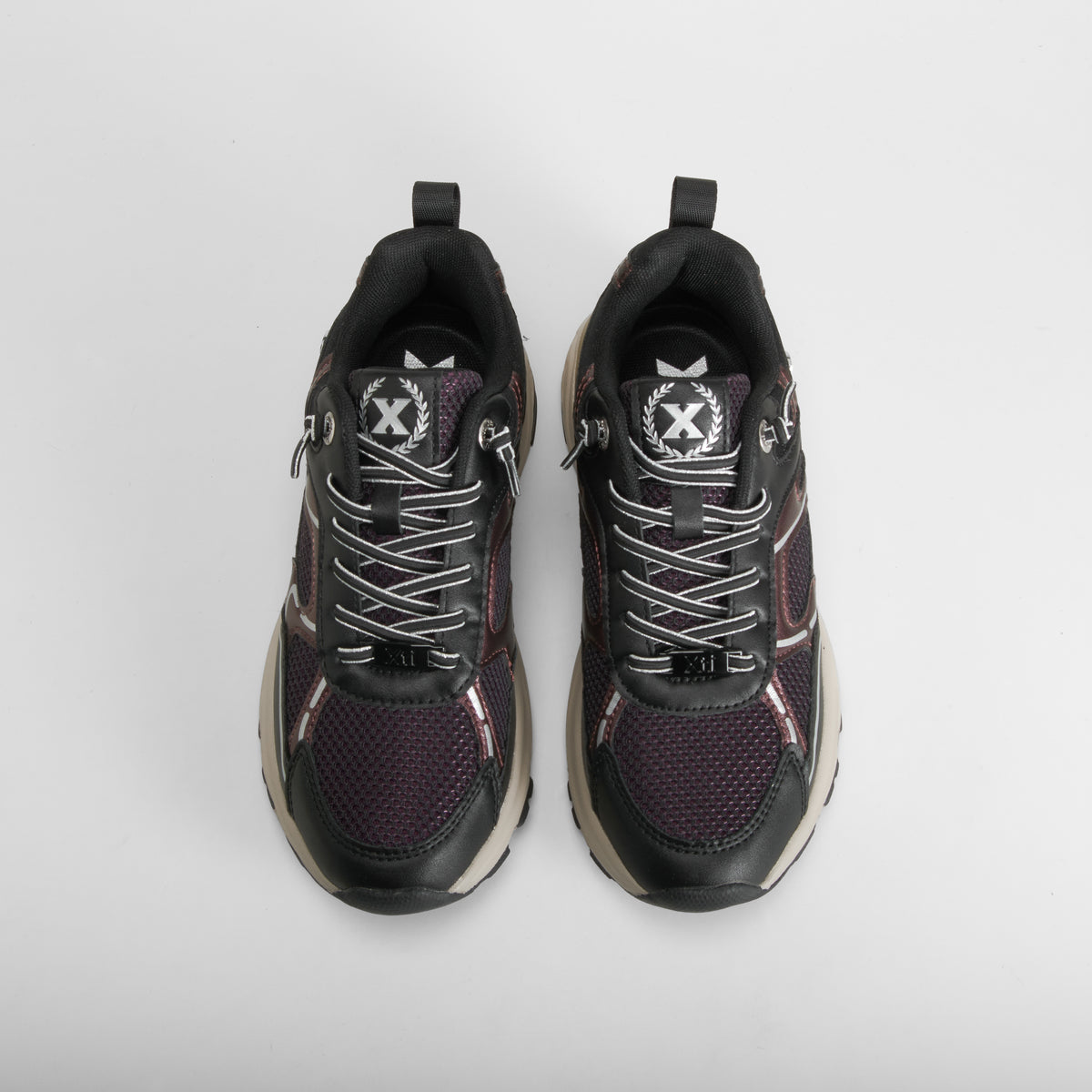Zapatilla deportiva cordones negra XTI