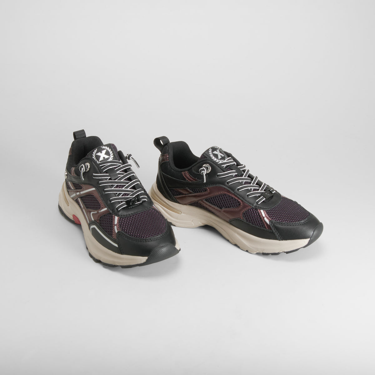 Zapatilla deportiva cordones negra XTI