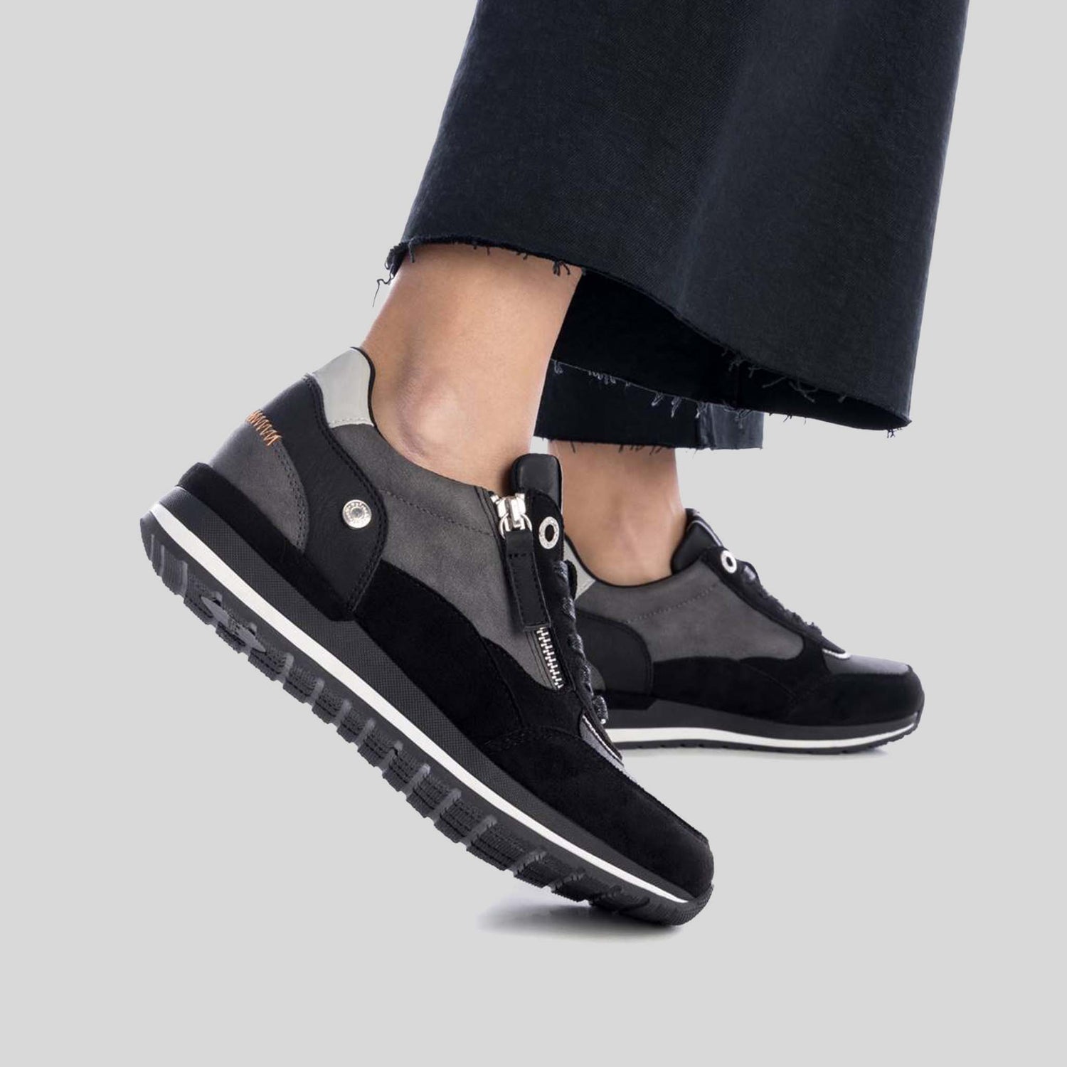 Zapatilla casual negra REFRESH