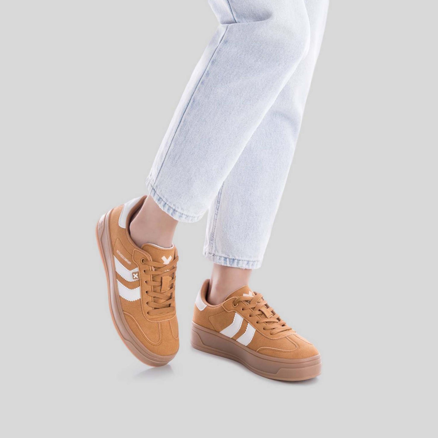 Sneaker plataforma estilo urbano beige XTI