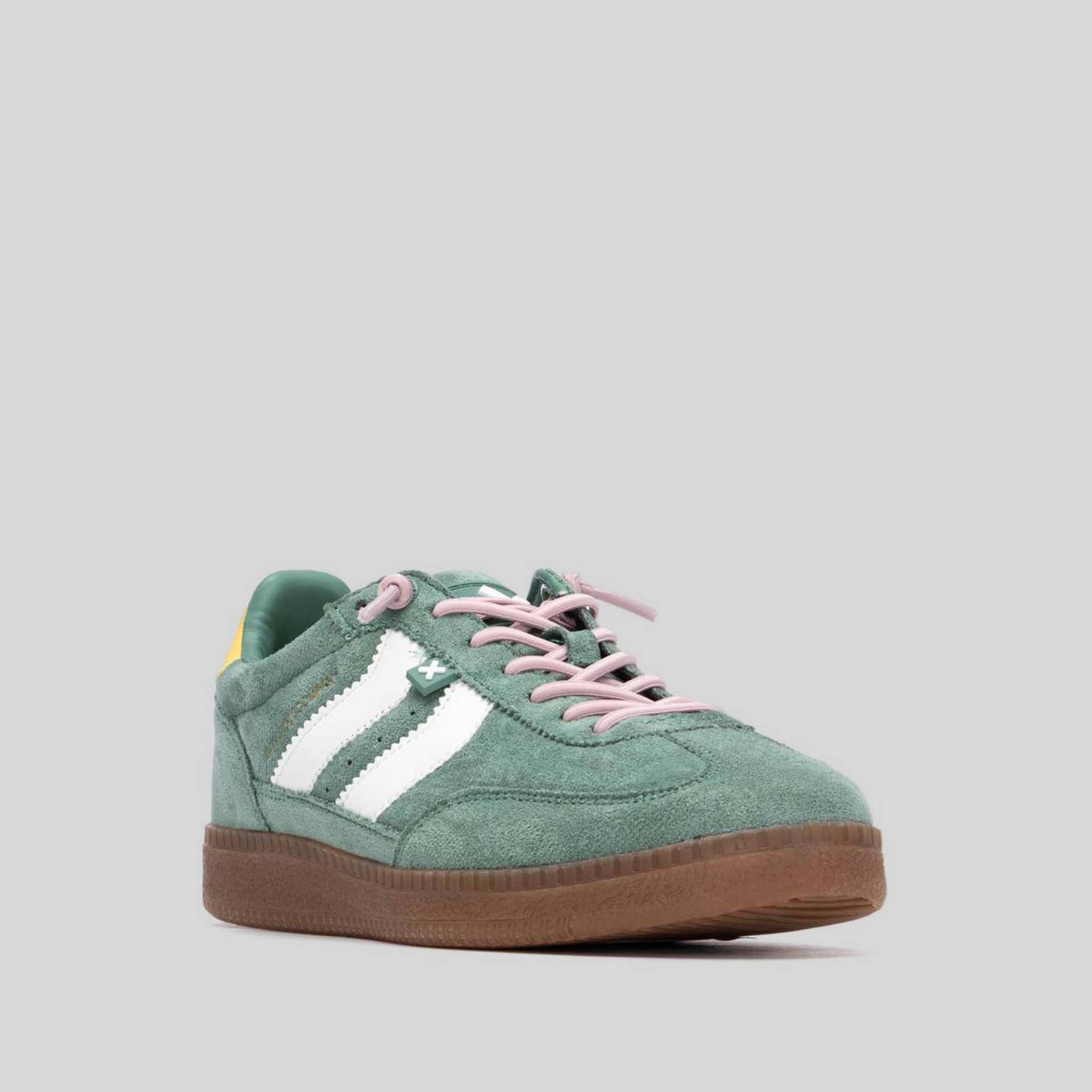 Sneaker caramelo bajo verde XTI