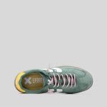 Sneaker caramelo bajo verde XTI