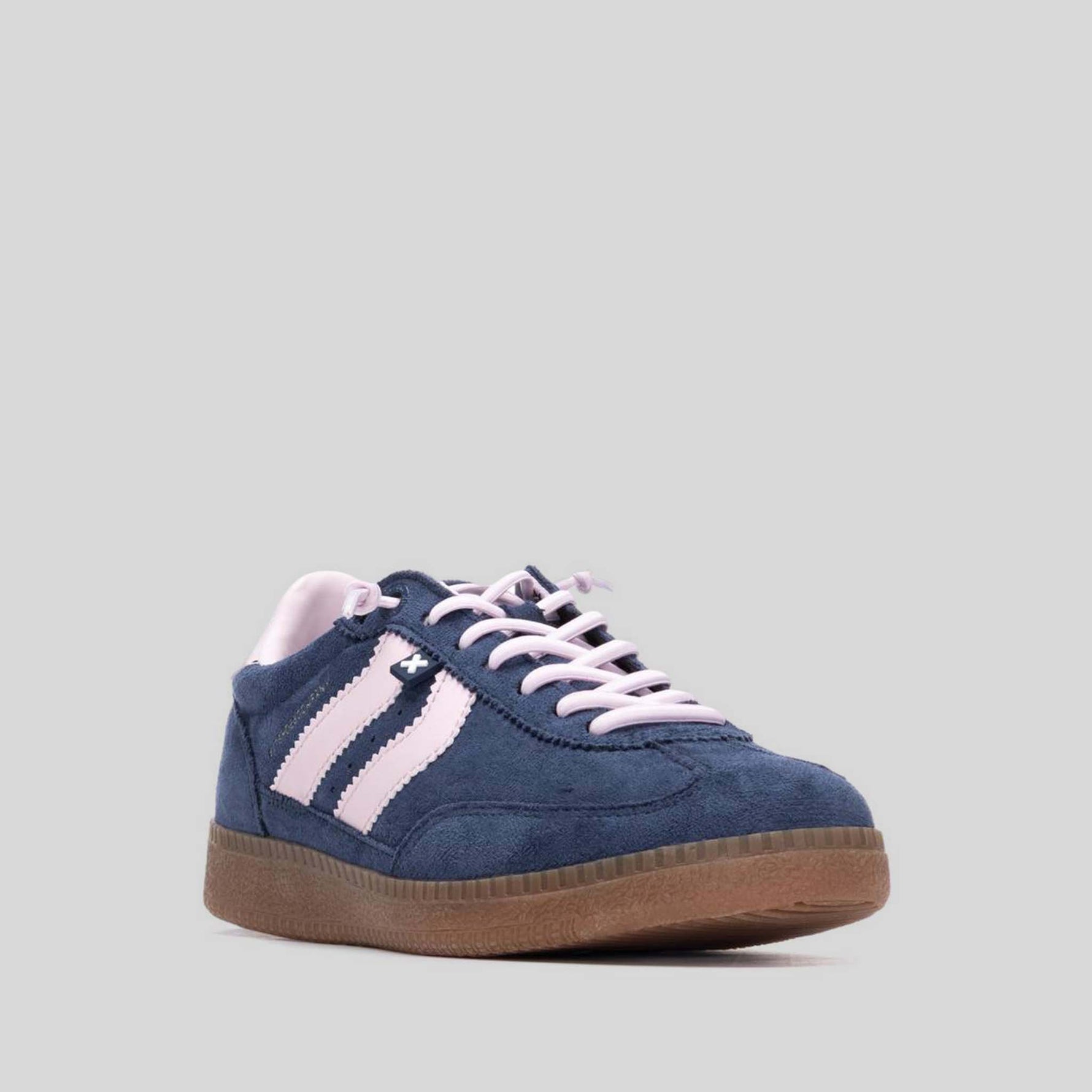 Sneaker suela caramelo rayas blancas y azul XTI