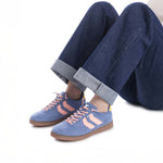 Sneaker suela caramelo rayas azul XTI