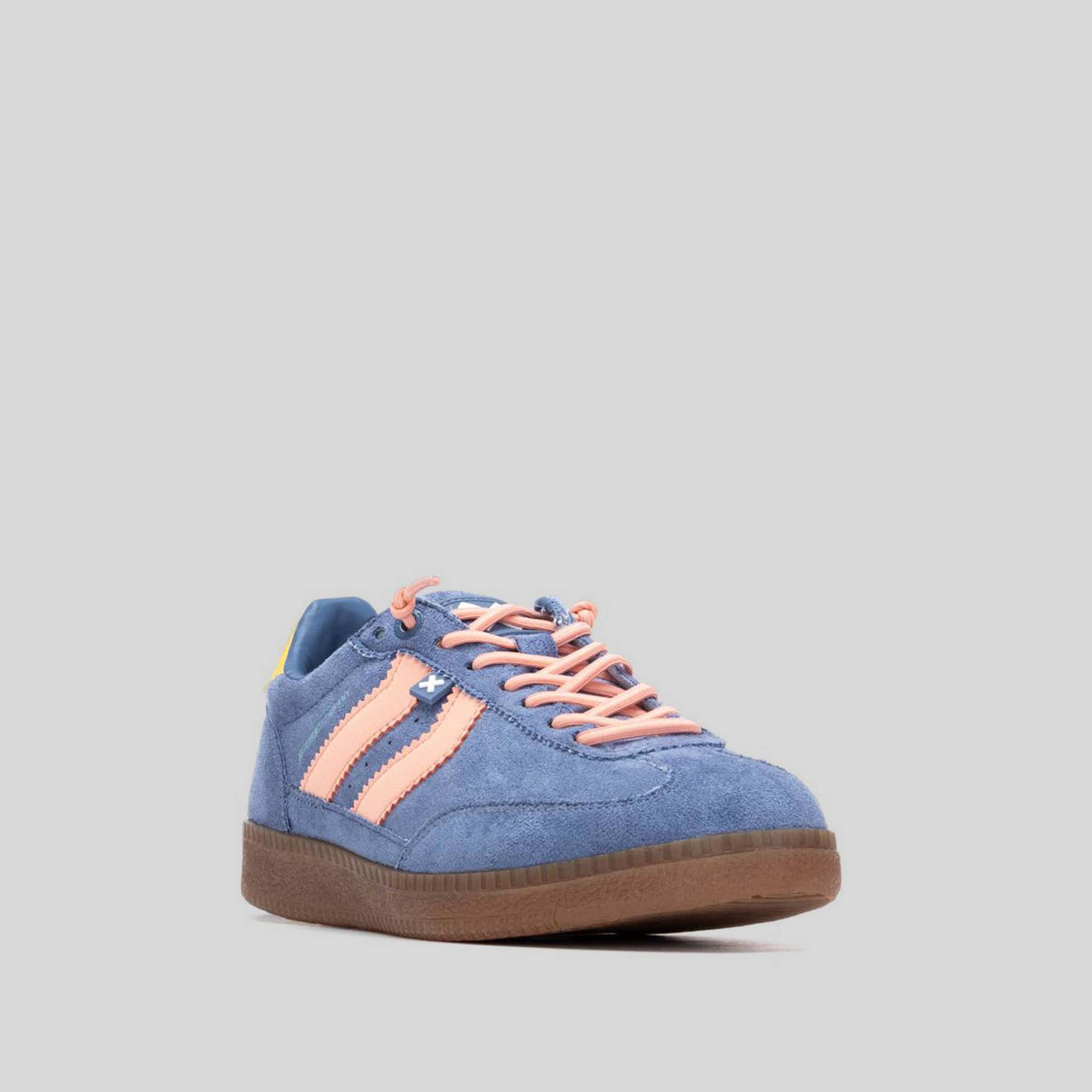 Sneaker suela caramelo rayas azul XTI