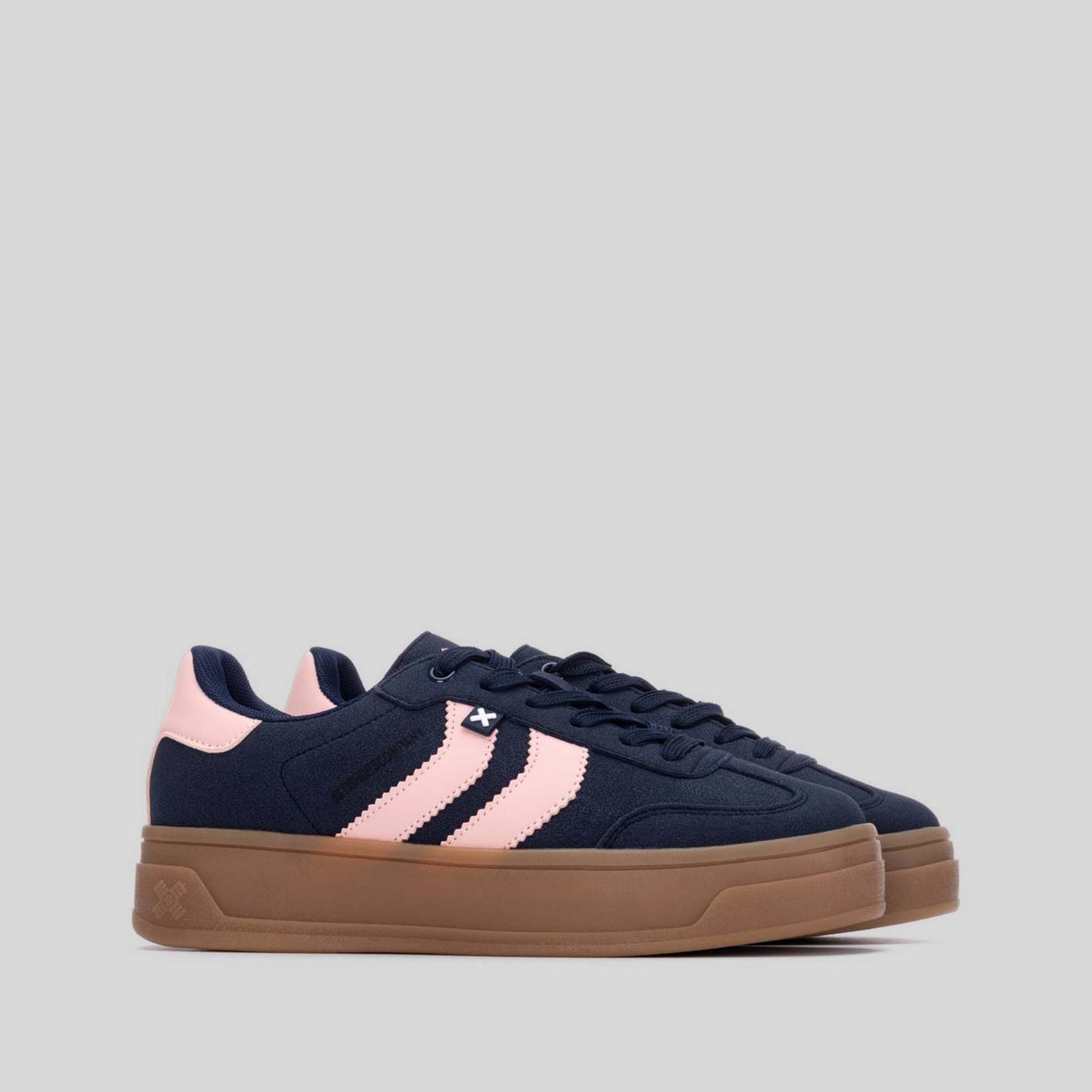 Sneaker plataforma detalles azul  XTI