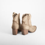 Bota capmera tacón beige REFRESH