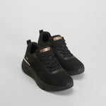 Zapatilla deportiva detalles negra SKECHERS