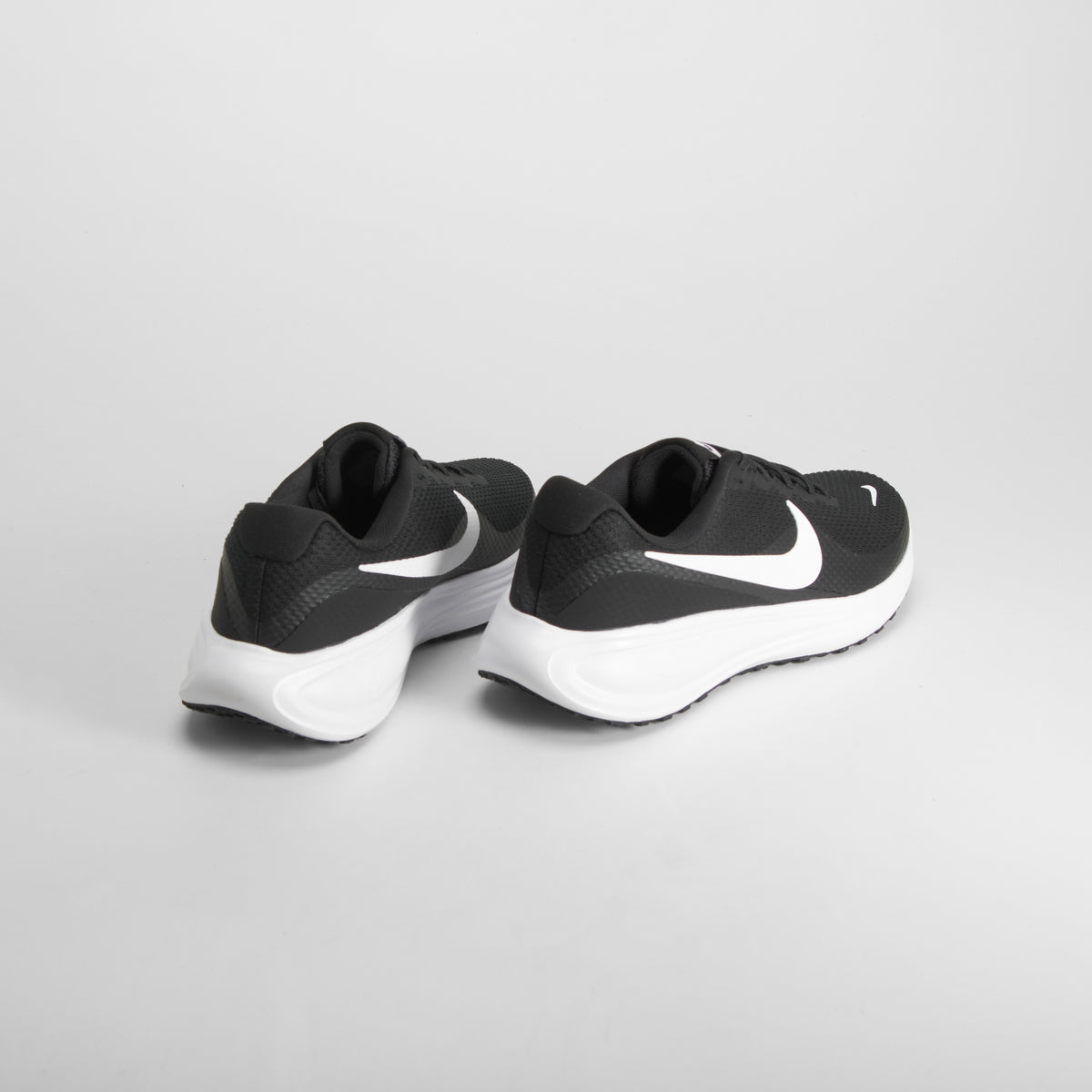 Zapatilla deportiva Revolution 8 negra NIKE
