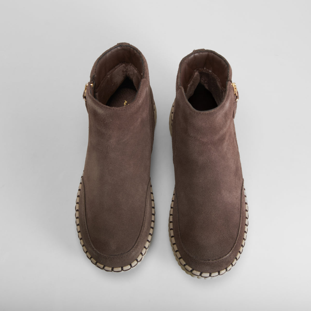 Botín Relaxed Fit Wilshire marrón SKECHERS