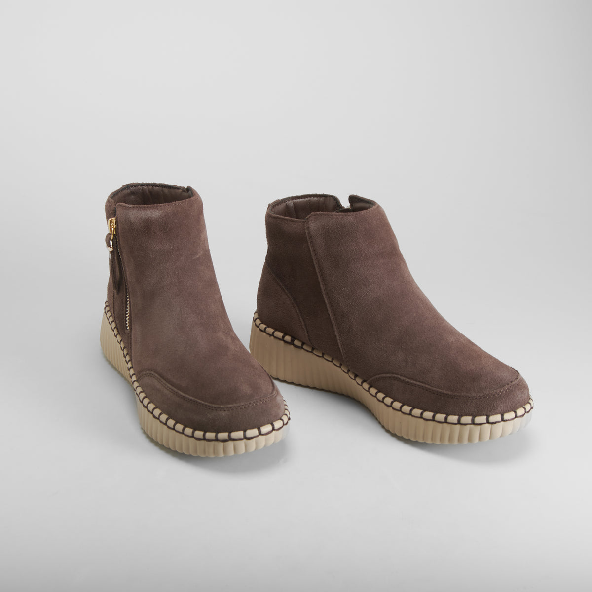 Botín Relaxed Fit Wilshire marrón SKECHERS