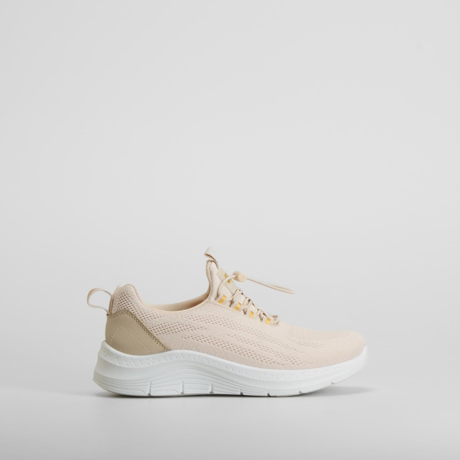 Deportiva cómoda elásticos beige UTWO