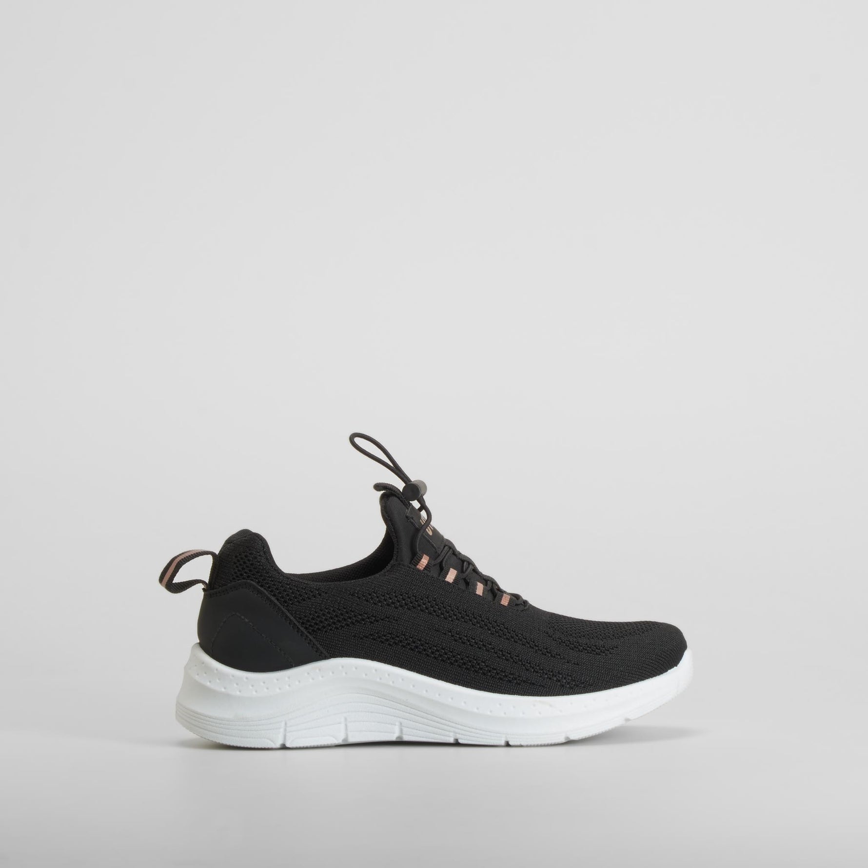 Zapatilla deportiva con elásticos negra UTWO