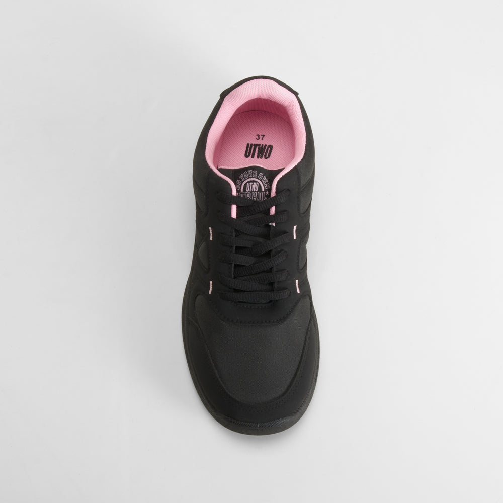 Zapatilla deportiva trekking negra UTWO