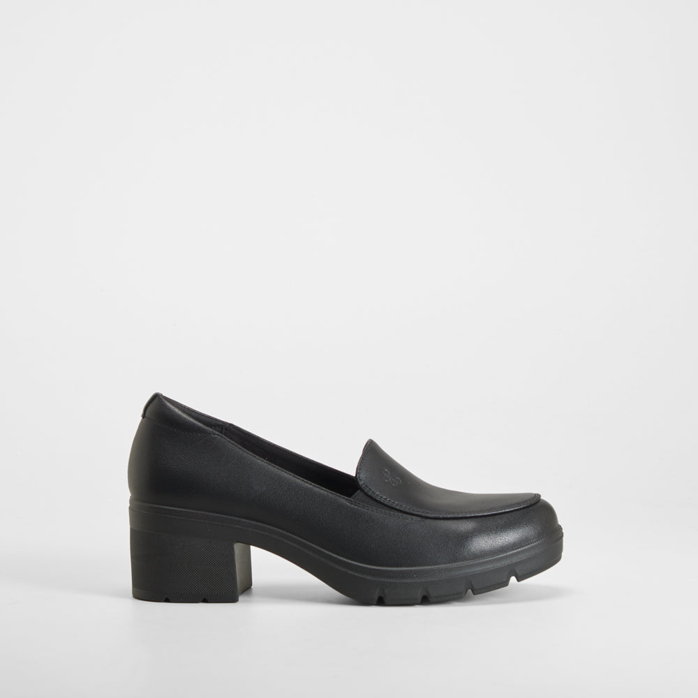 Zapato slip on de tacón bajo negro COMFEET