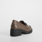 Mocasín tacón ancho marrón COMFEET