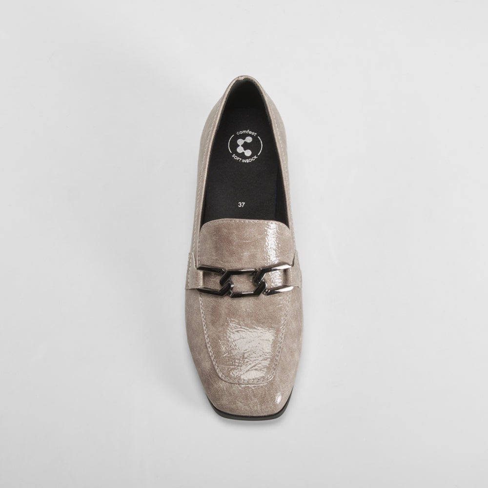 Mocasín tacón bajo metalizado beige COMFEET