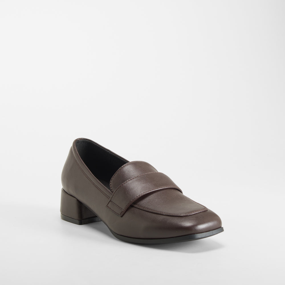 Mocasín tacón bajo marrón PICCOLA PIU