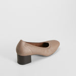 Zapato elegante tacón bajo marrón COMFEET