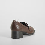 Mocasín tacón marrón oscuro COMFEET