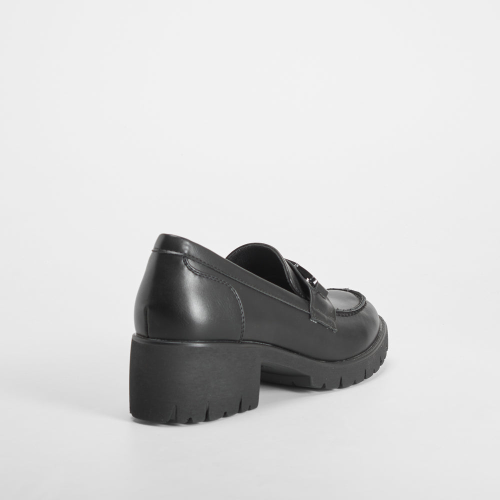 Mocasín tacón ancho negro COMFEET