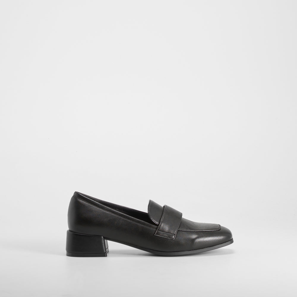 Mocasín tacón bajo forrado negro COMFEET