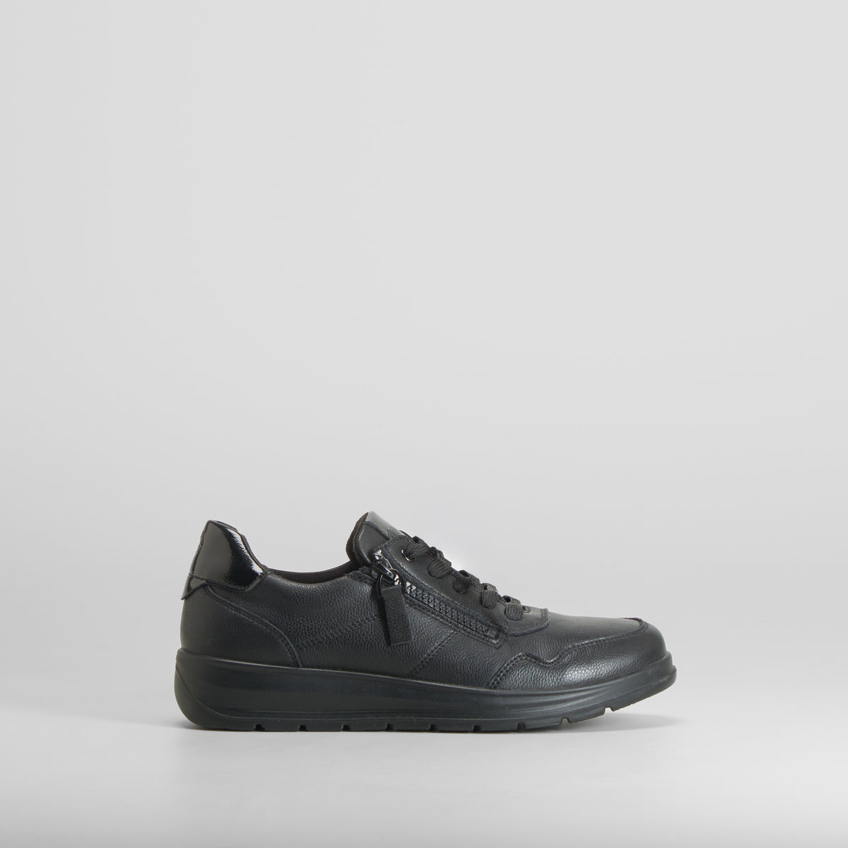Zapato plano cordones piel negra COMFEET