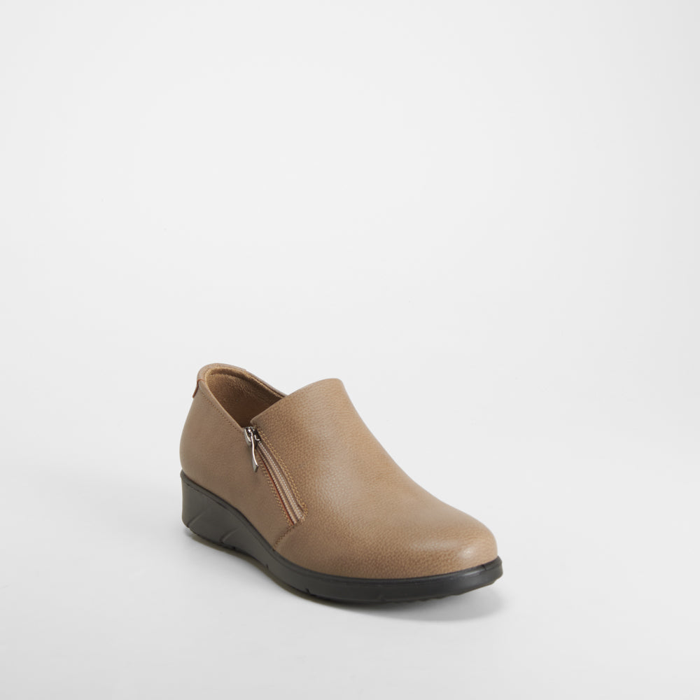 Zapato confort con cremallera marrón COMFEET