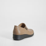 Zapato confort con cremallera marrón COMFEET